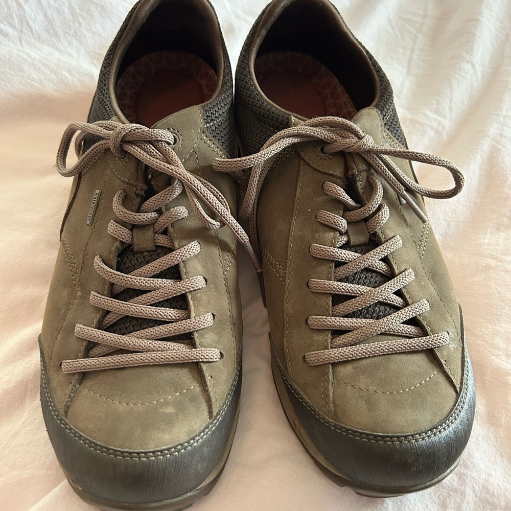 Vibram Women's Olive and Gray Athletic Shoes